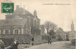 Delcampe - La Baconnière * Rue , école Des Garçons Et Mairie * Villageois - Otros & Sin Clasificación