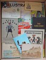 Delcampe - WUKI Große Kiste Voll Mit Ansichtskarten, Sammelbild-Alben, Fotos, Dokumenten, Werbung Usw. Publicite - 500 Postales Min.