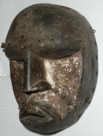 Delcampe - Rare Ancien Masque En Bois Sculpté DAN, Traces De Kaolin, Clous - Arte Africano