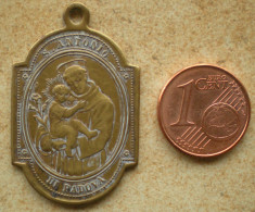 Delcampe - Médaille Religieuse Ancienne S . ANTONIO DI PADONA CHIESA DEL SANTO PADOVA - Religión & Esoterismo