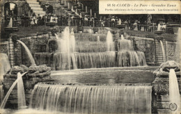 Delcampe - CPA Saint Cloud Le Parc Grandes Eaux Partie Inferieure De La Grande Cascade Les Grenouilles - Saint Cloud