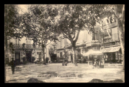 Delcampe - 13 - ARLES - LA PLACE DU FORUM - HOTEL DU NORD - Arles