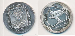 Delcampe - Médaille Argent  34mm Emblème (Excoffon) Des Xèmes Jeux Olympiques D'Hiver De GRENOBLE 1968  Ski Alpin Descendeur - Bekleidung, Souvenirs Und Sonstige