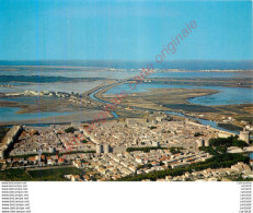 Delcampe - 30.  AIGUES MORTES .  Vue Aérienne Des Remparts Et De La Cité . - Aigues-Mortes