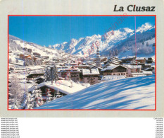 Delcampe - 74.  LA CLUSAZ .  Vue Générale Et La Chaine Des Aravis . - La Clusaz
