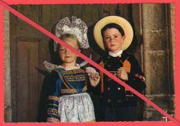 Delcampe - CPSM-France-Europe (29.FINISTERE)- Concarneau - Enfants En Costume De La Région De Concarneau . - Concarneau