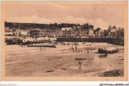 Delcampe - AMTP4-0399-14 - ARROMANCHES-LES-BAINS - Port De La Liberation - Place De La Libération Vue De La Mer - Arromanches