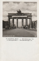 Delcampe - AK Berlin - Im Zerstörten Berlin - Brandenburger Tor - A. Giebmans - Ca. 1945 (81168) - Mitte