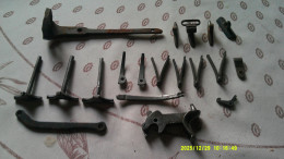Delcampe - Joli Lot De Ressort Et De Différente Pièces En Bon état - Decorative Weapons