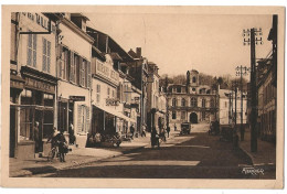 Delcampe - Poix Rue Saint Denis Et L'hotel De Ville - Poix-de-Picardie