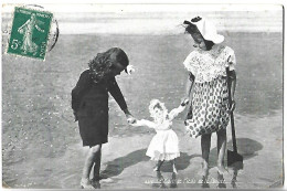 Delcampe - ENFANTS Et POUPEE - Le Bain De Pieds De La Poupée - Spielzeug & Spiele