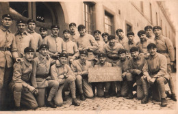 Delcampe - Militaria - Carte Photo - Régiment - Enfin Il Est Mort Le Père 300 ! Soldats Militaires - Regimente