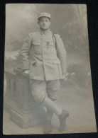 Delcampe - Carte Photo De Militaire Avec "ancre" Sur Col Et Kepi  ..............  1200-1591 - Regimente
