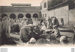 Delcampe - ALGERIE - S02282 - BATNA - Le Marché - Marchands De Dattes - - Batna