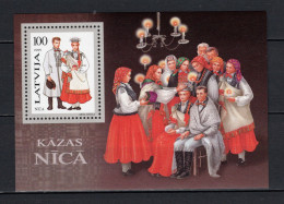 Delcampe - Latvia 1995 Michel Block 6 Traditional Costumes Of The Regions S/s MNH - Letland
