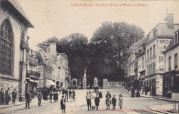 Delcampe - CPA 61 Laigle, L'Aigle, Place Saint Martin Et Entrée Du Château (pk111313) - L'Aigle