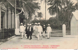 Delcampe - GUINEE FRANCAISE - S23552 - Konakry - Visite Du Gouverneur Général à La Mairie - Afrique Occidentale - Französisch-Guinea