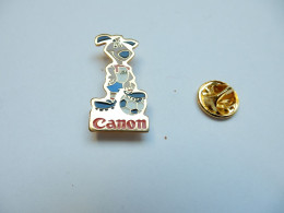 Delcampe - Beau Pin's , Coupe Du Monde De Football , World Cup USA 94 , Photo Canon - Fútbol