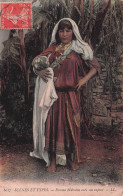 Delcampe - ALGÉRIE-scènes Et Types-femme Bédouine Avec Son Enfant - Scènes & Types