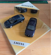 Delcampe - RENAULT LAGUNA V6 BLEU METAL 1/43 ème BOITE DE 2 VEHICULES - Sonstige & Ohne Zuordnung