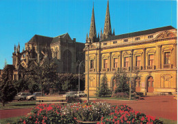 Delcampe - 49 CHOLET L EGLISE NOTRE DAME LE THEATRE ET LA PLACE TRAVOT - Cholet