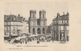 Delcampe - CE22 -(32) AUCH - LE MARCHE ET PLACE DE LA CATHEDRALE  - CHALANDS ET ETALS - EDIT. TAPIE , AUCH  - 2 SCANS - Auch