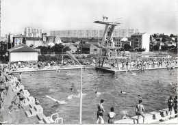 Delcampe - CLERMONT-FERRAND - La Piscine Et La "Muraille De Chine" - Clermont Ferrand