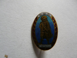 Delcampe - BELLE BROCHE émaillée - D. De P. - D'ARTACHAM - Non Classés