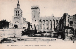 Delcampe - 84 AVIGNON LA CATHEDRALE ET LE PALAIS DES PAPES - Avignon