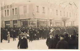 Delcampe - SUISSE #FG55813 SAINT IMIER ??? DEFILE DES MANNEQUINS MAGASIN AU PROPRES CARTE PHOTO 1924 - Saint-Imier 