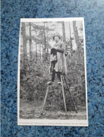 Delcampe - AFFICHE - PHOTOGRAPHIQUE  -  SYLVAIN DORNON TYRICOTANT SUR SES ECHASSES  - LE DERNIER DES TCHANKATS - Affiches