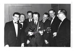 Delcampe - C6718/ Gitarrist Bert Weedow Foto Pressefoto  25,5 X 17 Cm 1968 - Autres & Non Classés