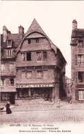 Delcampe - 22 - Cotes D Armor  - GUINGAMP - Maisons Anciennes Place Du Centre - Debit De Tabacs - Guingamp