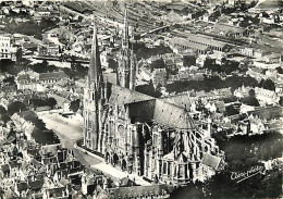 Delcampe - 28 - Chartres - La Cathédrale - Vue Aérienne - Mention Photographie Véritable - Carte Dentelée - CPSM Grand Format - Car - Chartres
