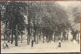 Delcampe - CPA éd V. LEFEBVRE Photographe éditeur Libraire, 24 BERGERAC, Le Jardin Public, Animée - Bergerac