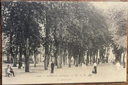Delcampe - CPA éd V. LEFEBVRE Photographe éditeur Libraire, 24 BERGERAC, Le Jardin Public, Animée - Bergerac