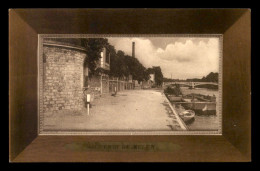 Delcampe - 77 - MELUN - SOUVENIR - DECOR CADRE - Melun