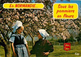 Delcampe - EN NORMANDIE SOUS LES POMMIERS EN FLEURS FOLKLORE - Basse-Normandie