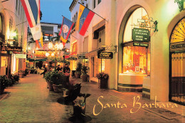 Delcampe - ETATS UNIS - Santa Barbara - Arcada Shops - Restaurants - Drapeaux - Boutiques - Lumières - Animé - Carte Postale - Santa Barbara