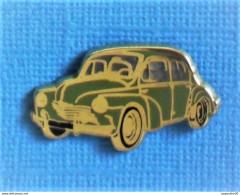 Delcampe - 1 PIN'S //  ** RENAULT 4 CV / 4 CYLINDRES EN LIGNE 8 SOUPAPES / VERTE & OR ** . (Ballard Doré à L'OR Fin) - Renault