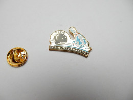 Delcampe - Beau Pin's , Bowling Club Montparnasse , Paris - Bowling