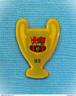Delcampe - PIN'S //   ** COUPE D'EUROPE / U.E.F.A. / BARCA 92 / F.C. BARCELONE ** - Football