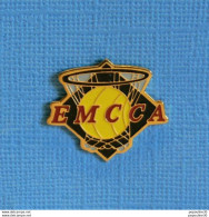 Delcampe - 1 PIN'S //  ** BASKETBALL / E M C C A ** - Basketball