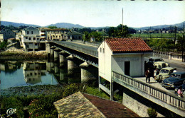 Delcampe - CPM Douanes Douaniers Hendaye Le Pont International - Zoll