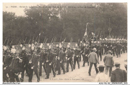 Delcampe - AXVP6-0334-92 - Paris - Revue Du 14 Juillet - Retour Du Bataillon De Saint-cyr - Défilé Sur Le Pont De SURESNES - Suresnes
