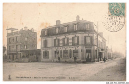 Delcampe - CAR-ACHP11-0693-78 - LES MUREAUX - Place De La Gare Et Rue D'equevilly - Les Mureaux