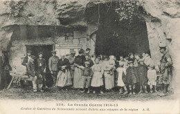 Delcampe - 02 - SOISSONS GROTTE - ABRIS Des REFUGIES - 1915 . - Soissons
