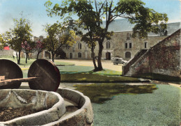 Delcampe - CPSM Au Vieux Château-Bricquebec-Beau Timbre     L4394 - Bricquebec