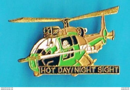 Delcampe - 1 PIN'S  //    ** A.L.A.T. / HÉLICOPTÈRE DE COMBAT / GAZELLE / TIR MISSILE HOT / DE JOUR COMME DE NUIT ** - Militari