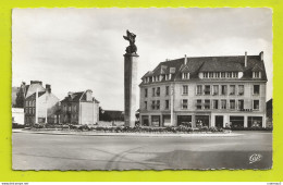 Delcampe - 61 ALENCON N°1833 Place De Gaulle Statue Hôtel Horlogerie Station VOIR ZOOM Pompe à Essence SHELL - Alencon